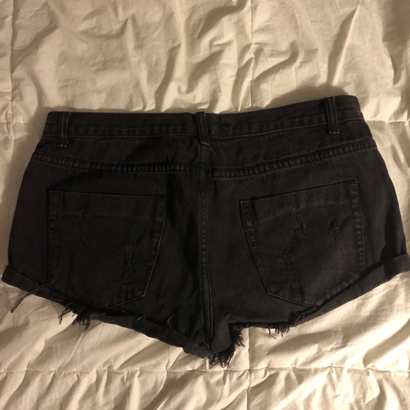 BLACK JEAN SHORTS - Picture 3 of 3